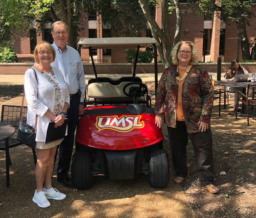 Alumni Kirk and Maureen Richter in the Quad with Chancellor Kristin Sobolik