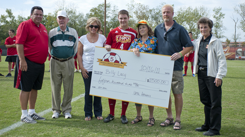 Soccer player receives scholarship memorializing hall of famer