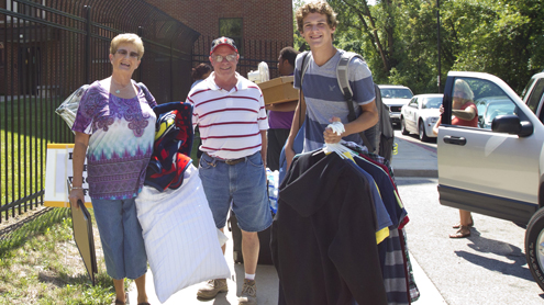 Excitement, tears as families drop off new crop of UMSL students