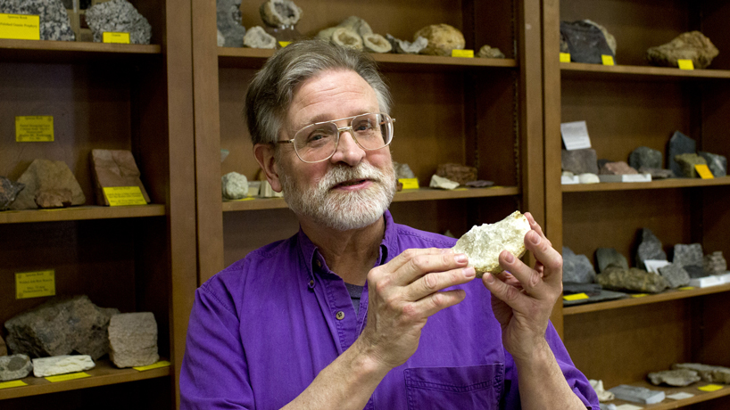 UMSL geologist to hold class among volcanoes