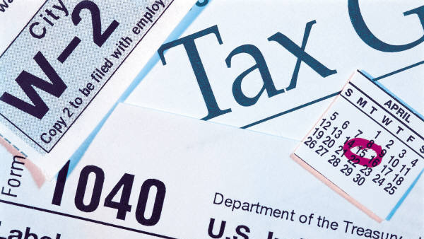UMSL students offer free tax preparation