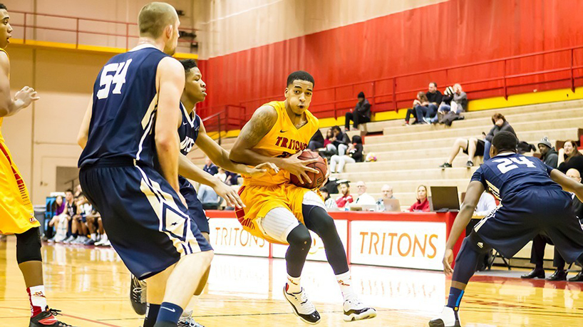 UMSL basketball player Aareon Smith