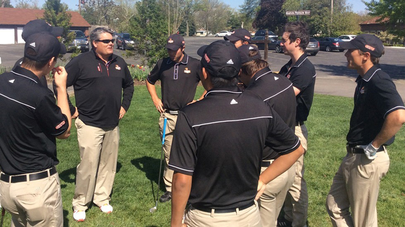 Men’s golf moves up to No. 14 in national poll