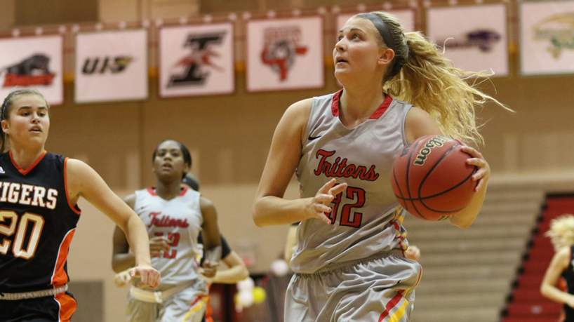  Senior Kelly Kunkel averaged 14.0 points and 4.5 rebounds per game last week as the Tritons went 1-1 at home.