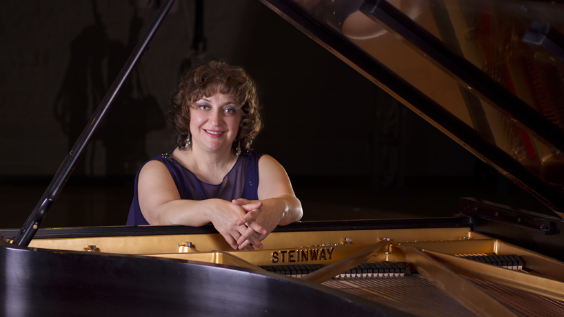 Alla Voskoboynikova recognized with Steinway award for outstanding piano instruction