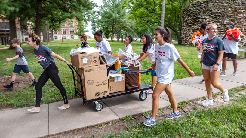 UMSL community gathers to welcome new students on Move-In Day 2019