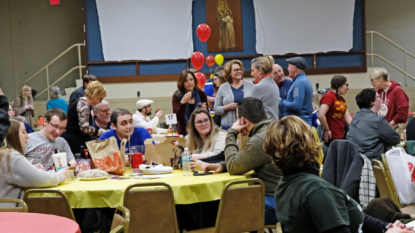 10th annual Trivia Night challenges and connects Honors College alumni, faculty and students