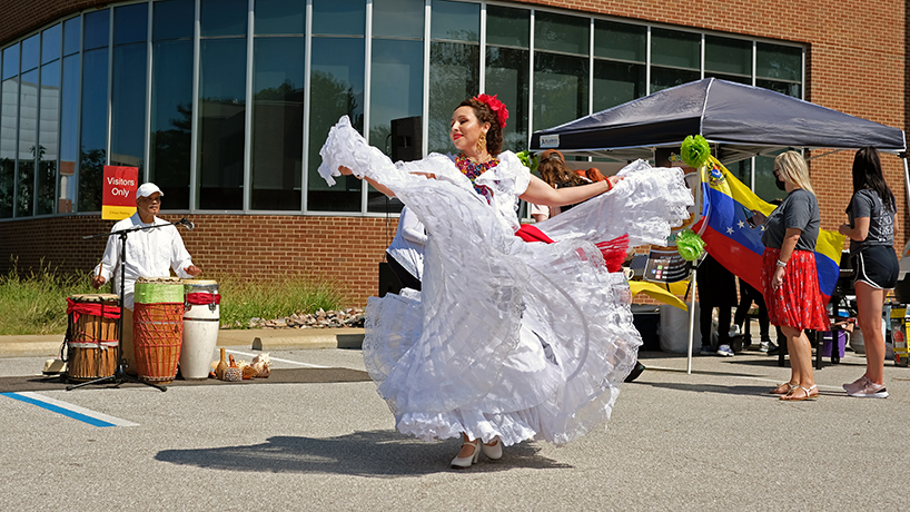 Fiesta de Quince a Quince opens UMSL Hispanic Heritage Month festivities