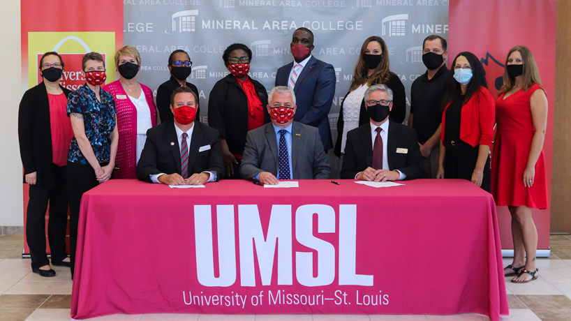 UMSL renews agreement to offer Bachelor of Social Work program for students at Mineral Area College