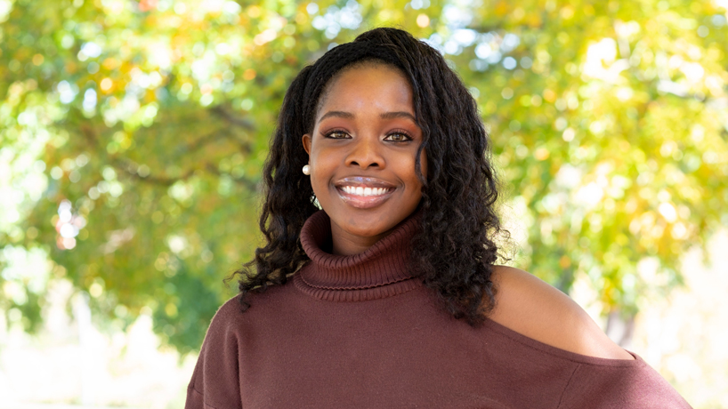 Esther Nwokoji receives scholarship from the Black Nurses Association of Greater St. Louis