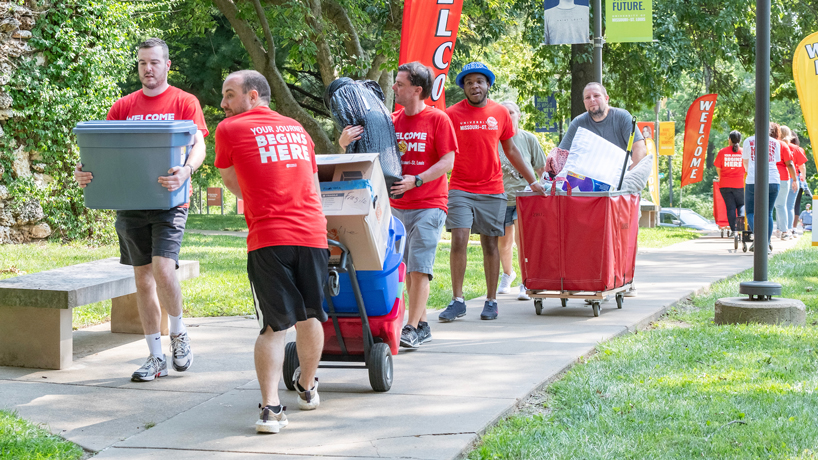 Faculty and staff volunteers help first-year students move into Oak Hall