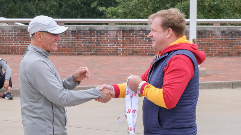 Alum Art Lauer accepts his medal for winning the 70-and-over age group category in the UMSL Alumni Association 5K Run/Walk