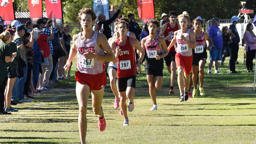 Benjamin VandenBrink makes history as first UMSL runner to qualify for NCAA Division II Cross Country Championship