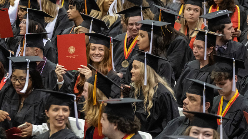 UMSL to honor nearly 1,000 students during fall commencement ceremonies