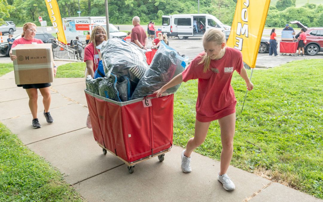 Annual Move-In Day at Oak Hill signals start of UMSL’s fall semester