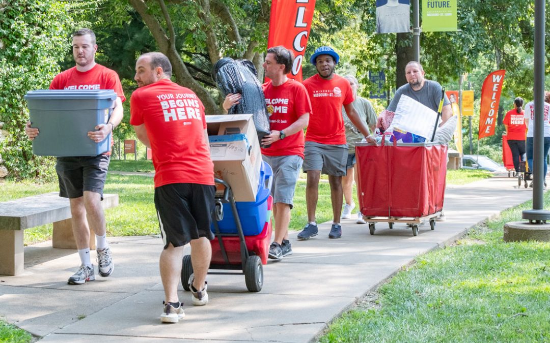 UMSL welcomes students back to campus with more than two weeks of events, including new student convocation, excursions around St. Louis and more