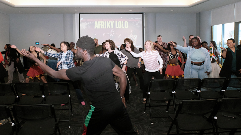 Diádié Bathily and audience dancing