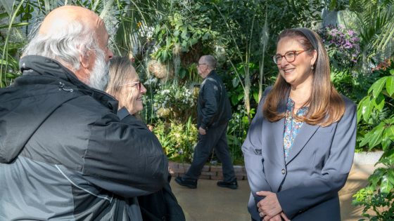 Lúcia Lohmann speaks with Missouri Botanical Garden visitors Kevin Klein and Cathy Drapcho Klein of Washington, Missouri.