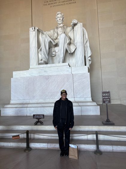 Jaylin Brown visits the Lincoln Memorial.