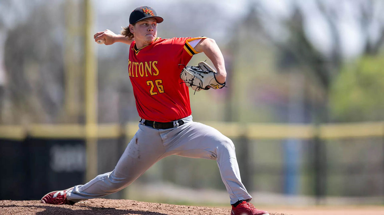 Zach Haygood pitches