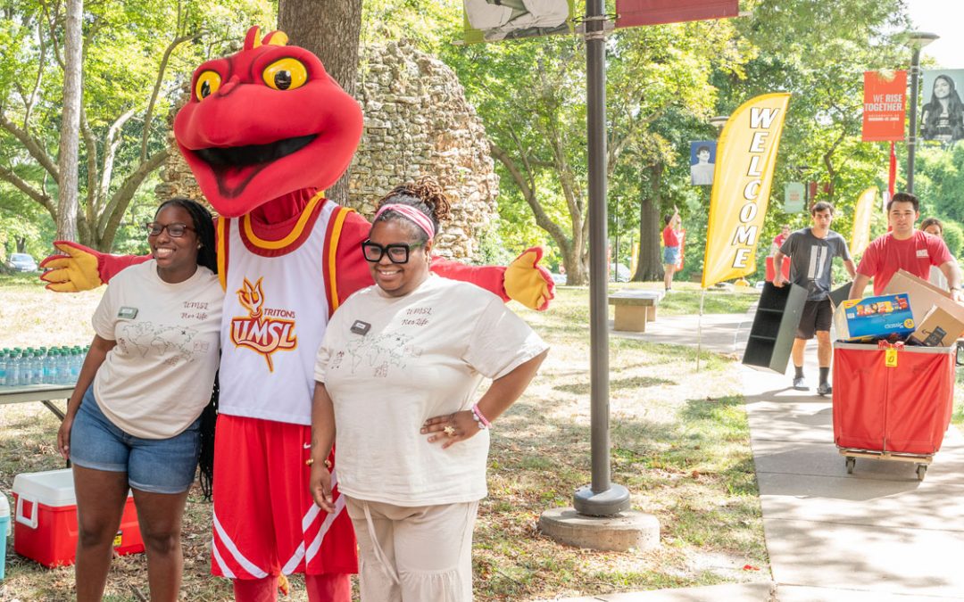Move-In Day schedule tweak allows for slower pace, more personal attention for first-year students at Oak Hall