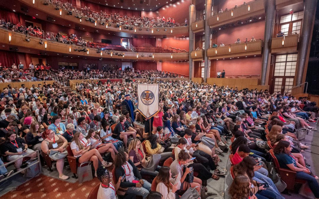 Convocation welcomes new students to UMSL campus, draws record-breaking crowd