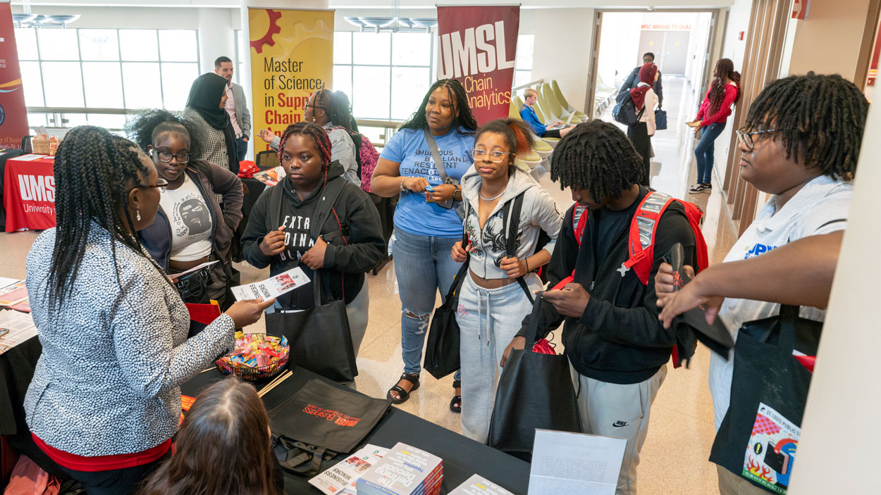 Ed G. Smith College of Business academic advisor Shylnda Hudson speaks with UMSL students about business minors and other opportunities in the college during the "Skills for the Future" event in the Millennium Student Center rotunda