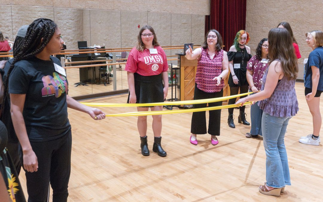 UMSL in Motion: Acting out the larynx