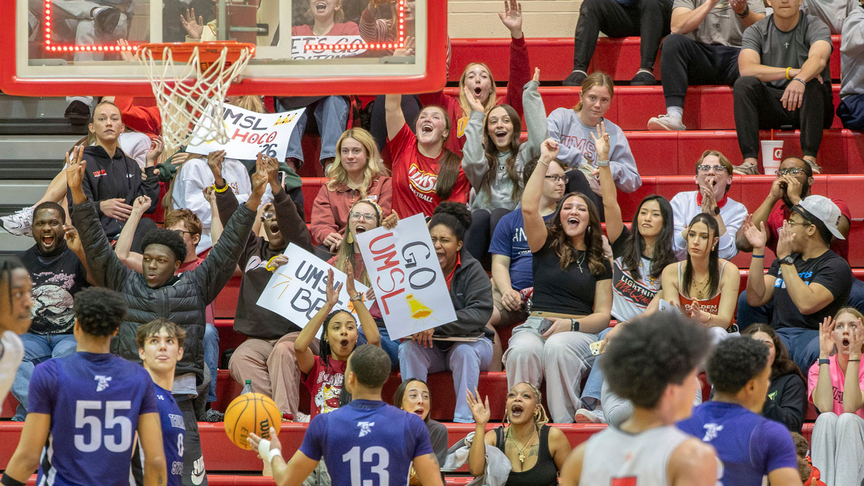 UMSL Tritons fans