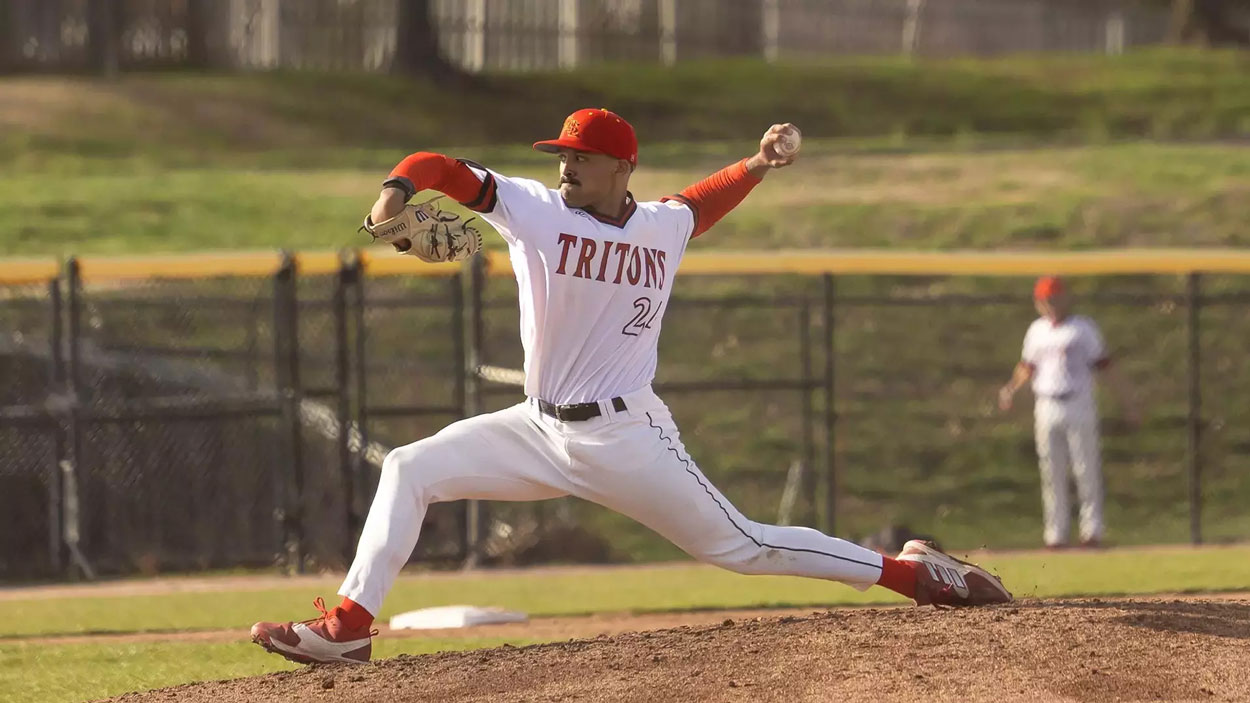Left-handed pitcher Eli Cartwright delivers a pitch toward homeplate