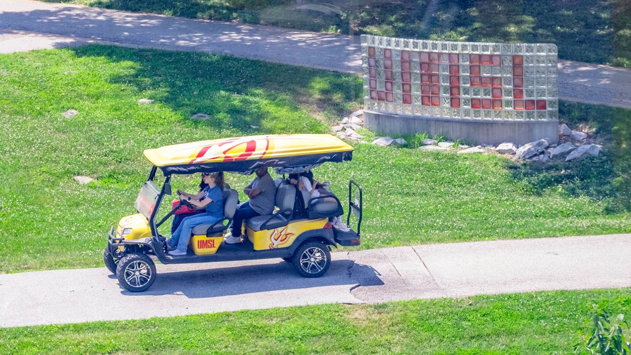 Triton leader guides a campus tour
