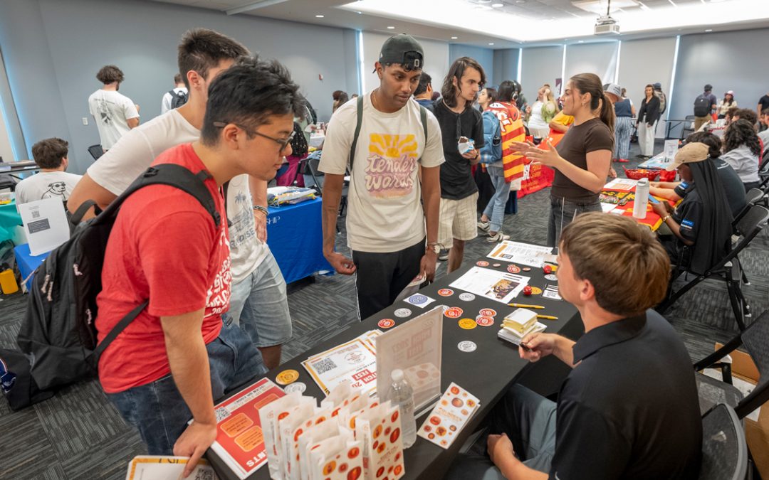 UMSL students find connections and community at Student Involvement Jamboree