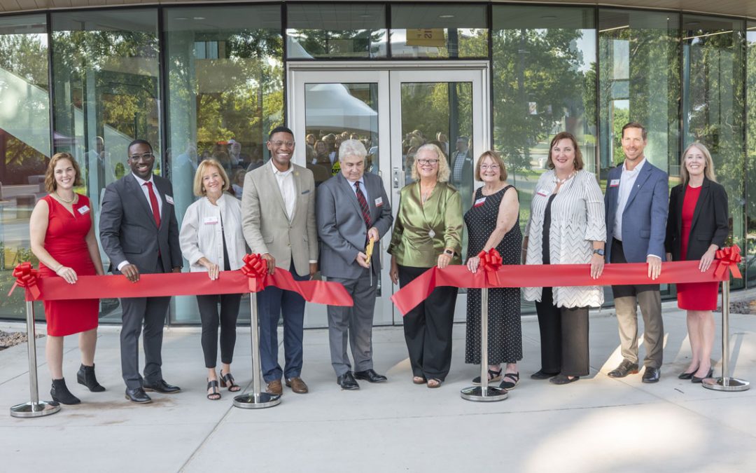 UMSL dedicates Richter Family Welcome and Alumni Center