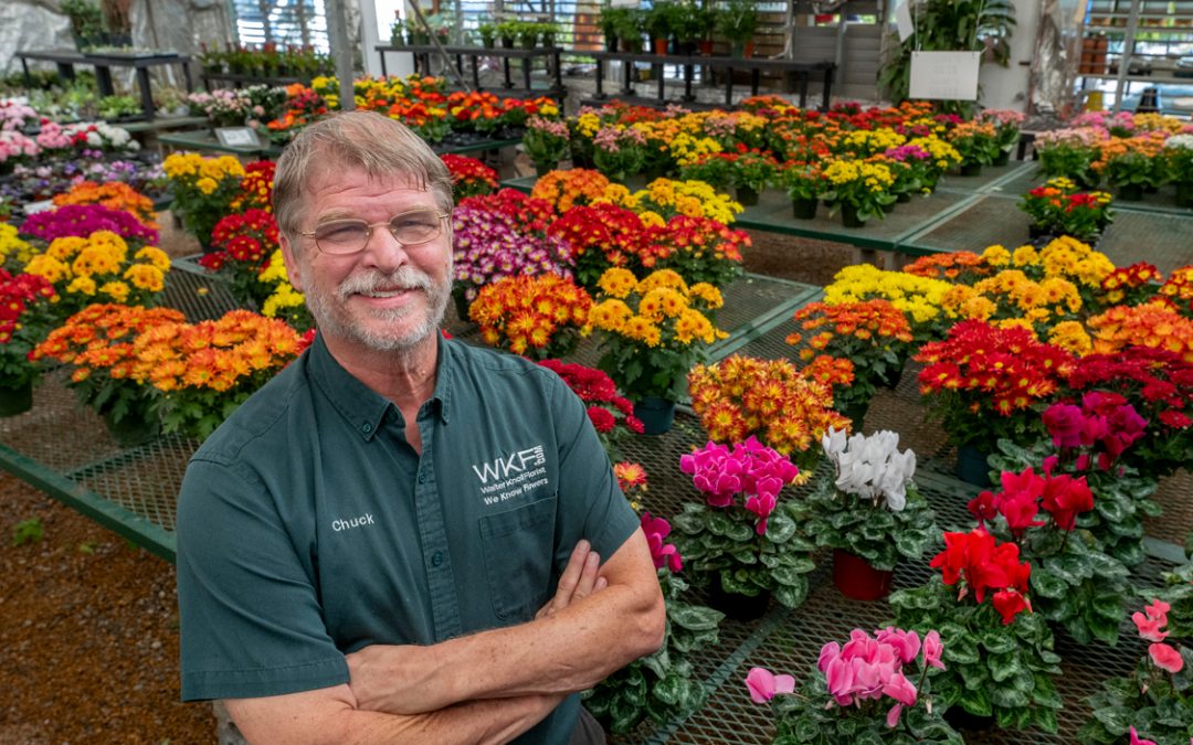 UMSL alum Chuck Knoll provides a floral finish for 5K participants